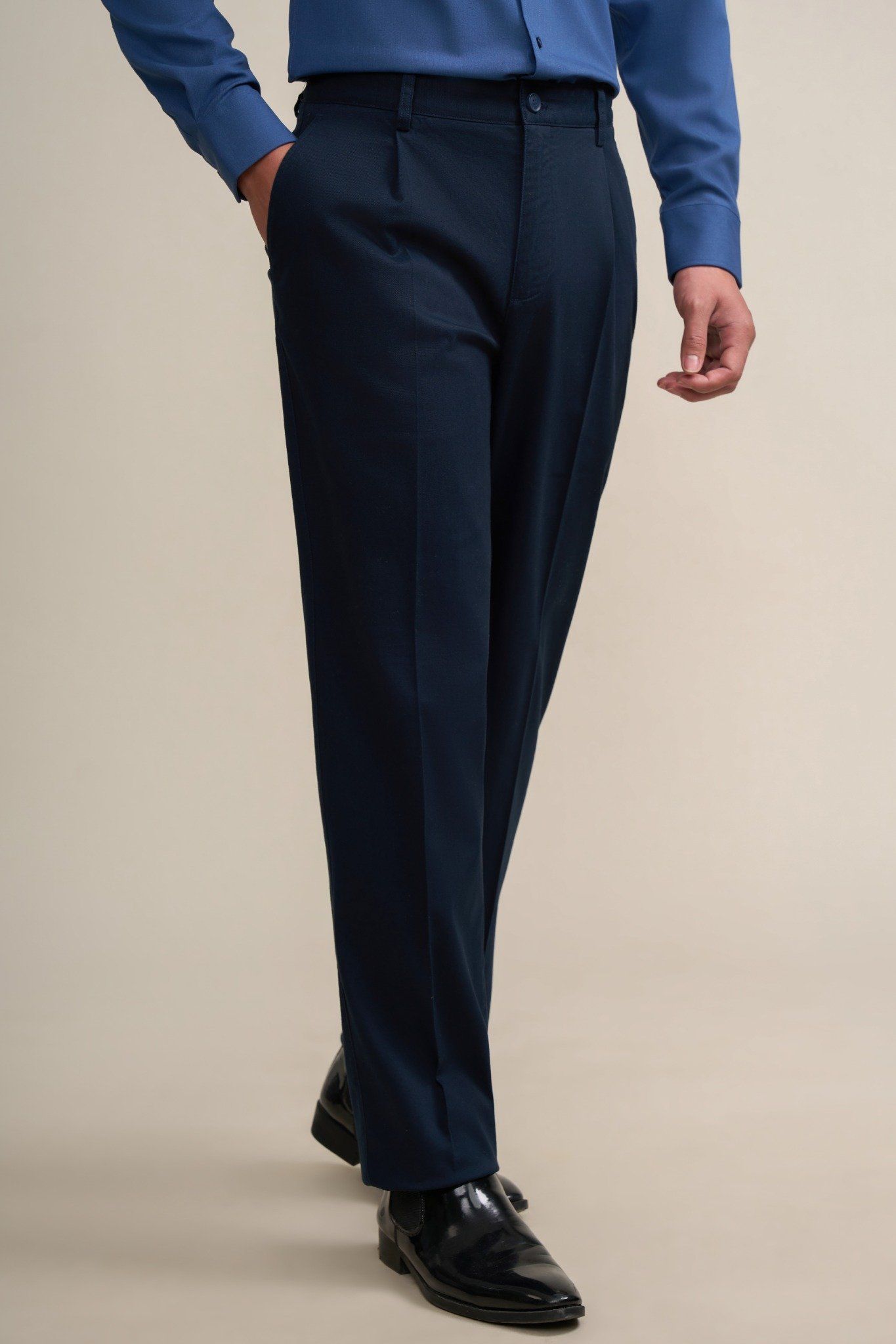 Đồng phục quần tây nam màu xanh đen lịch lãm, sang trong Đồng phục quần tây nam màu xanh đen lịch lãm, sang trong