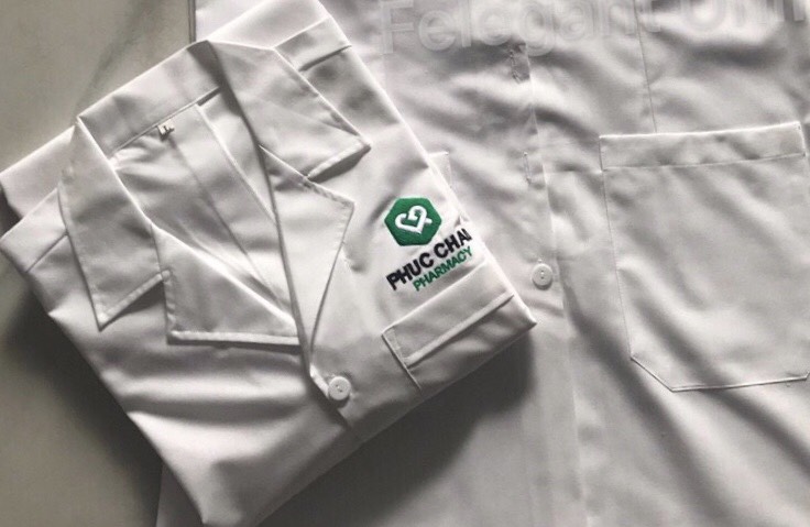 May đồng phục dược sĩ (blouse) Phúc Châu Pharmacy