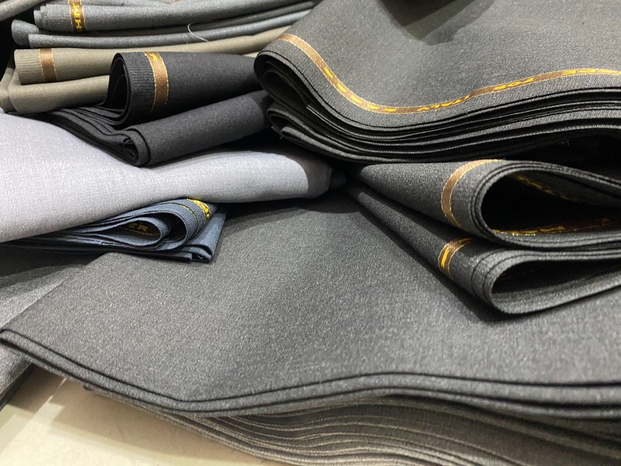 Vải Cashmere may đồng phục quần tay nam tại Felegant Uniform Vải Cashmere may đồng phục quần tay nam tại Felegant Uniform