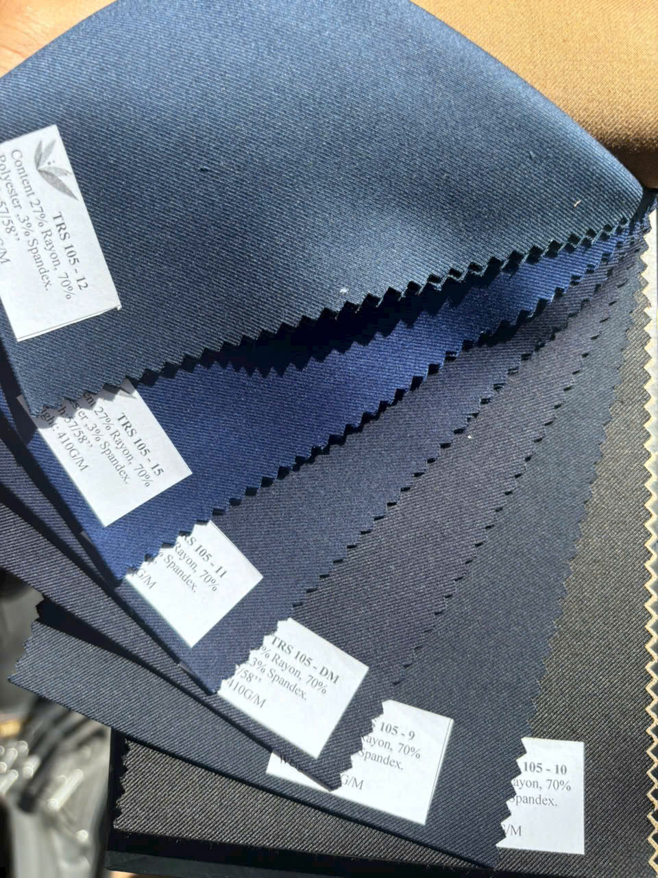 Vải TR may đồng phục chân váy nữ tại Felegant Uniform Vải TR may đồng phục chân váy nữ tại Felegant Uniform