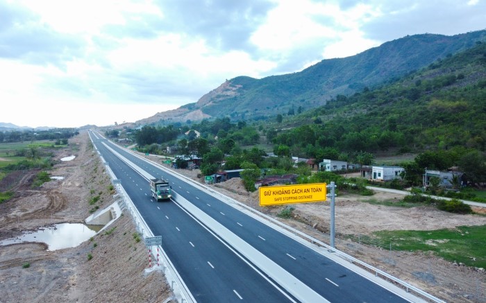 XE ĐI CAO TỐC PHAN THIẾT VĨNH HẢO CHỈ HƠN 5 GIỜ SÀI GÒN ĐẾN NHA TRANG