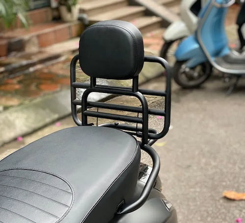 Baga sau Vespa GTS mẫu mới 2022 có nệm tựa lưng