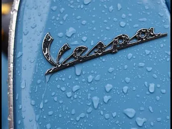 Từ Bỏ Thói Quen Sai Lầm Khi Sử Dụng Vespa Trong Mưa