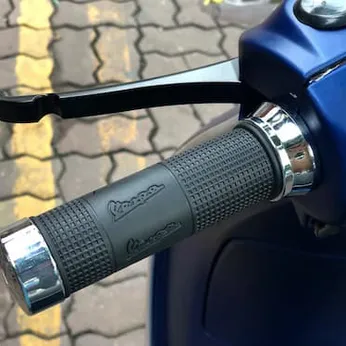Bao tay nắm Vespa