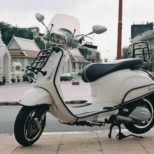 Baga trước vespa