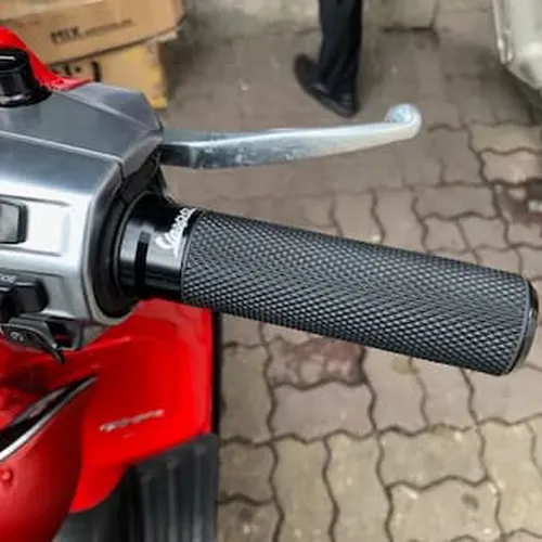 Bao tay nắm Vespa