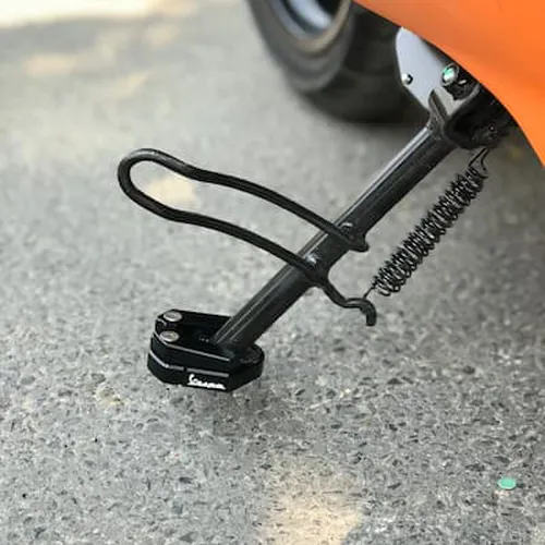 Đế chân chống Vespa