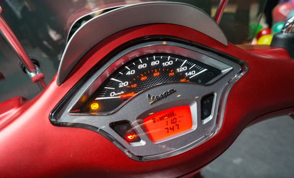 Ý nghĩa của các đèn báo trên xe Vespa