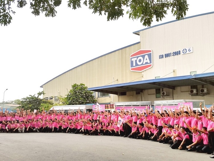Tập thể cán bộ nhân viên nhà máy Sơn Toa Tập thể cán bộ nhân viên nhà máy Sơn Toa