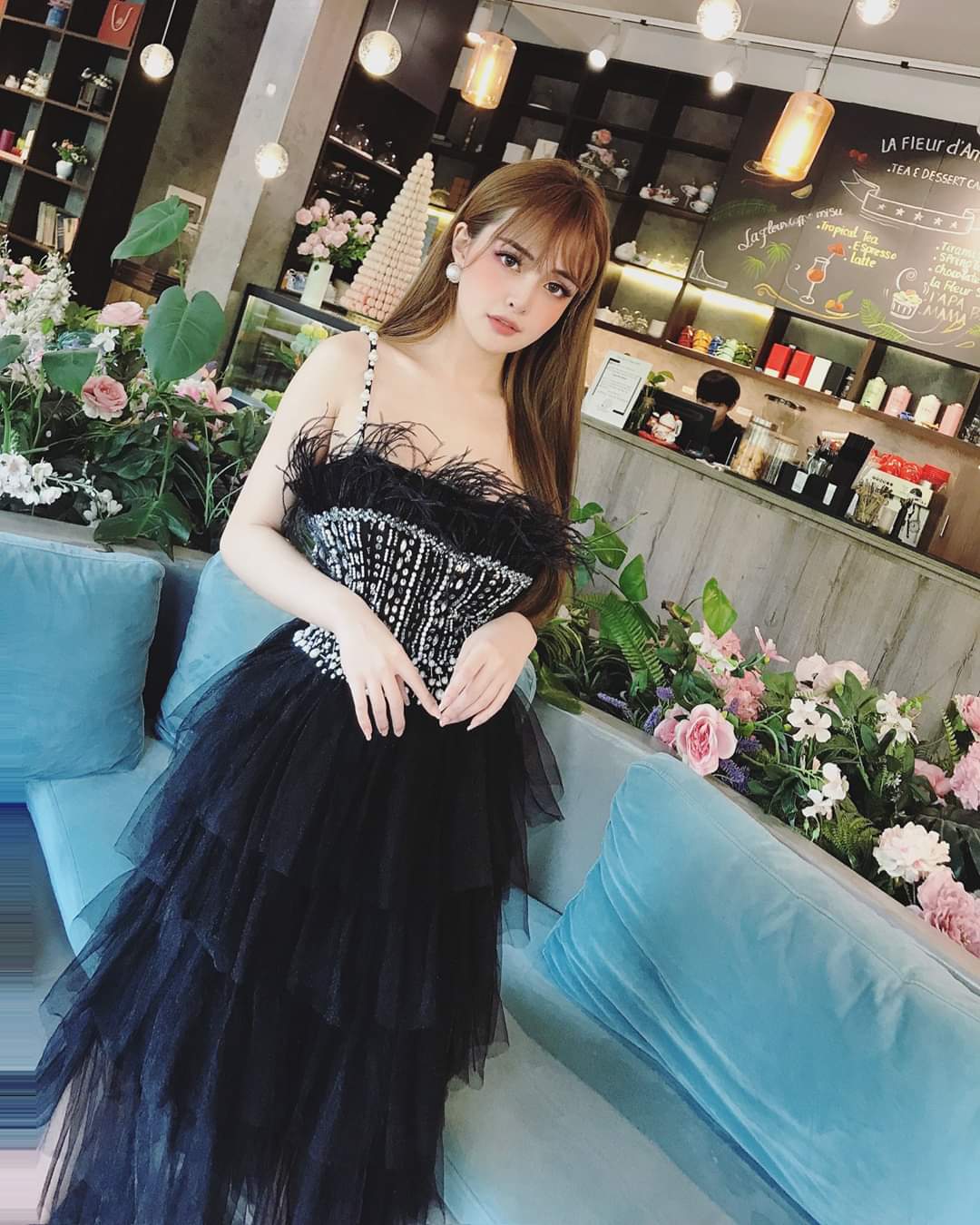 kiểu đầm đen sang trọng