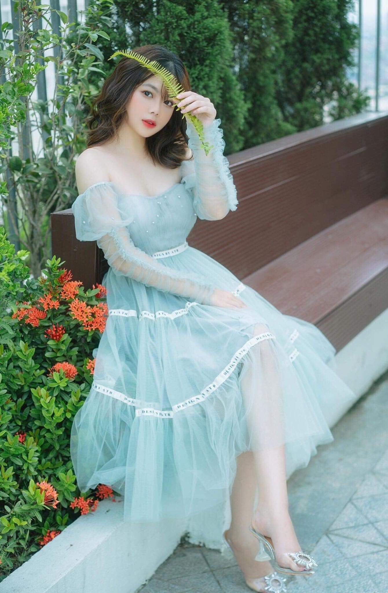 những mẫu đầm dạ hội tay dài