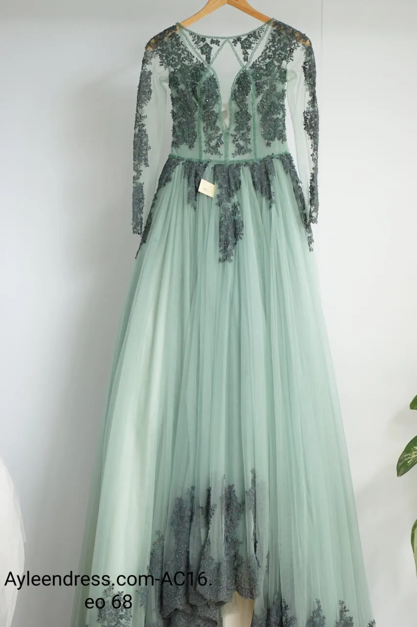 Những bộ áo cưới lộng lẫy của doanh nhân Đường Thu Hương | Harper's Bazaar