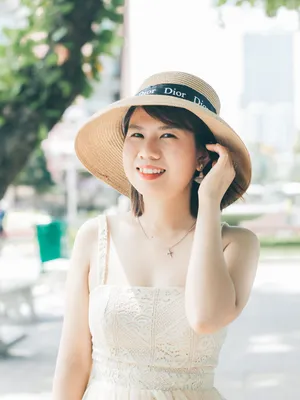 Đầm ren nude hai dây xinh xắn sang trọng