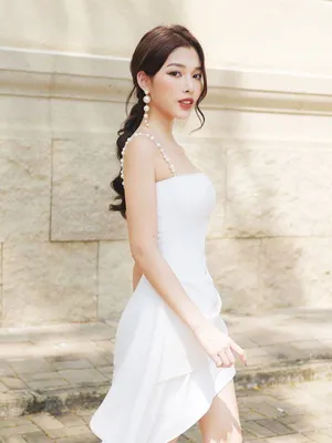 Đầm hai dây cúp ngực lai xéo nhọn