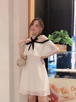 Đầm xoè cổ yếm màu trắng rớt vai xinh xắn