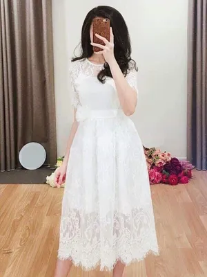 Đầm ren trắng xòe đính hoa hồng eo có tay xinh xắn