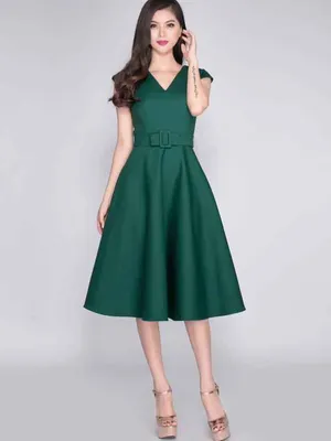 Đầm xòe dự tiệc xanh có thắt eo