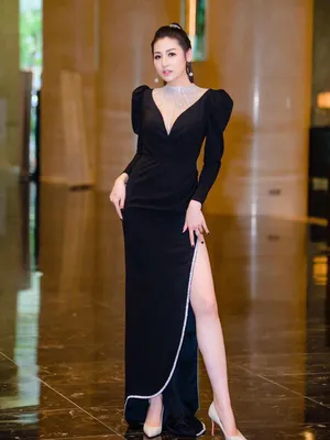 Đầm dạ hội đính pha lê tay dài xẻ tà sang trọng