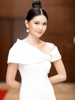 Đầm dạ hội đuôi cá trễ vai cách điệu quyến rũ