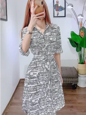 Đầm công sở suông in chữ kèm thắt lưng năng động