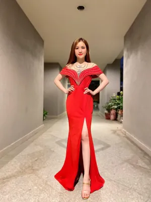 Đầm dạ hội đính pha le tay con