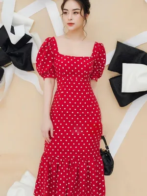 Đầm đuôi cá ôm body cổ vuông chấm bi