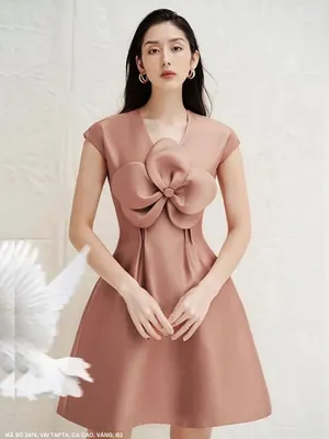 Đầm xòe dự tiệc cổ tim đính hoa lớn