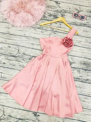 Đầm xòe một dây đính hoa hồng