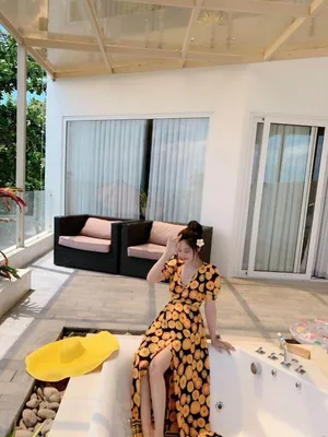 Đầm maxi xẻ tà cột dây ngực cá tính