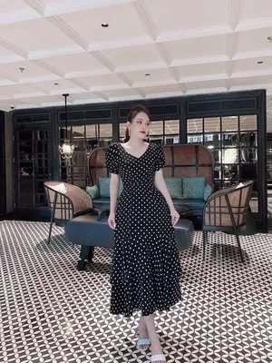 Đầm maxi chấm bi đen nhúng bèo 3 tầng