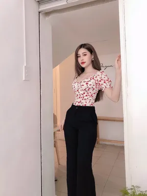 Set áo crop top hoa nhí quần loe