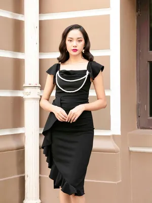 Đầm ôm cổ vuông dún đính chuỗi hạt quý phái