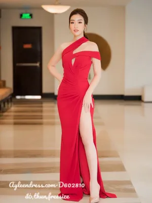 Đầm dạ hội kiểu lệch hở vai xếp ly xẻ tà