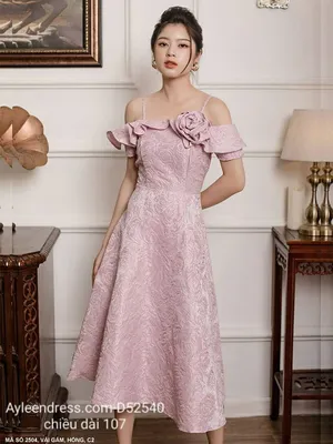 ĐẦM GẤM XÒE HAI DÂY RỚT VAI ĐÍNH HOA HỒNG TRƯỚC NGỰC