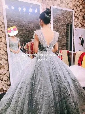 Váy cưới xòe tay cánh dơi màu xanh xám đính ngọc trai