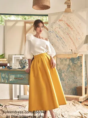 Set áo váy kiểu áo tay con lệch vai phối hoa váy xoè xếp ly