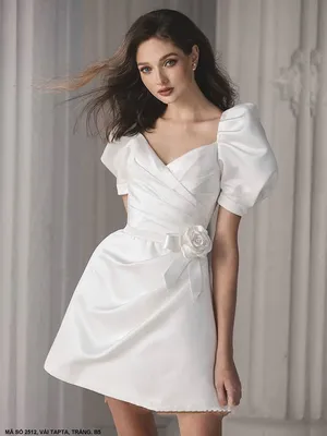 Đầm xòe tay ngắn đính hoa hồng một bên eo