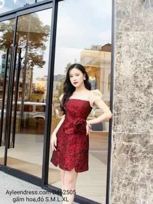 Đầm gấm hoa phối voan lưới đính hoa hồng