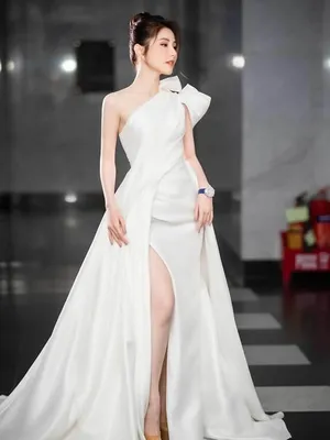 Đầm dạ hội màu trắng Diễm My lệch vai đuôi xòe