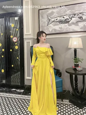 Đầm dạ hội trễ vai dài tay màu vàng