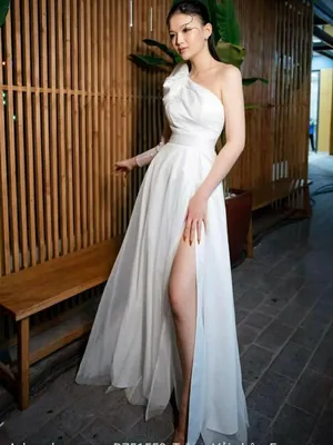 Đầm dạ hội kiểu lệch vai tay dài phối lưới xẻ đùi hợp đi tiệc