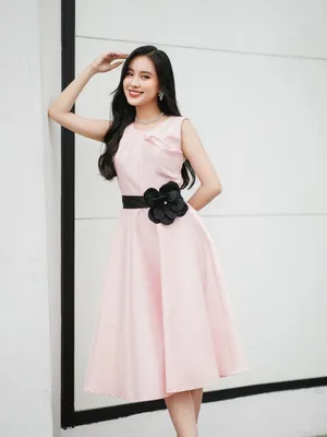 Đầm xòe sát nách eo thắt nơ hoa