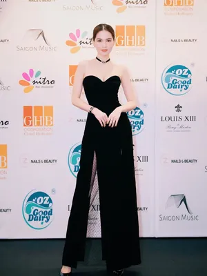 Đầm dạ hội kiểu cúp ngực xẻ tà phối lưới