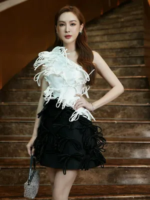 Đầm đẹp lệch vai xéo nơ tua