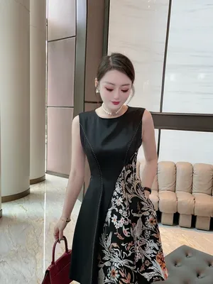 Đầm sát nách lụa phối gấm nổi sang trọng