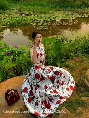Đầm xòe sát nách hoa hồng dáng dài sang trọng