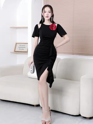 Đầm body tay ngắn khoét vai dún lên tới eo