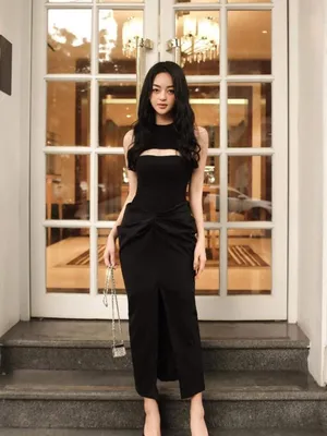 Đầm dự tiệc ôm body sát nách xẻ cúp ngực rút nhún