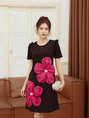 Đầm suông tay ngắn thân đính 2 bông sen