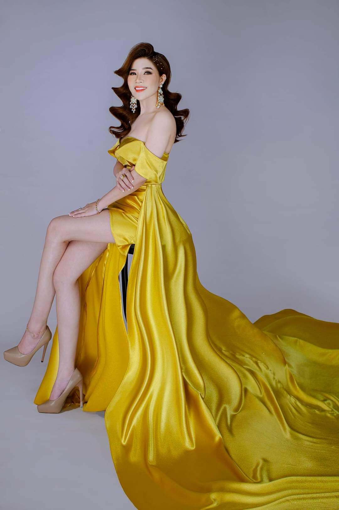 Đầm dạ hội cao cấp trễ vai tà bay màu vàng